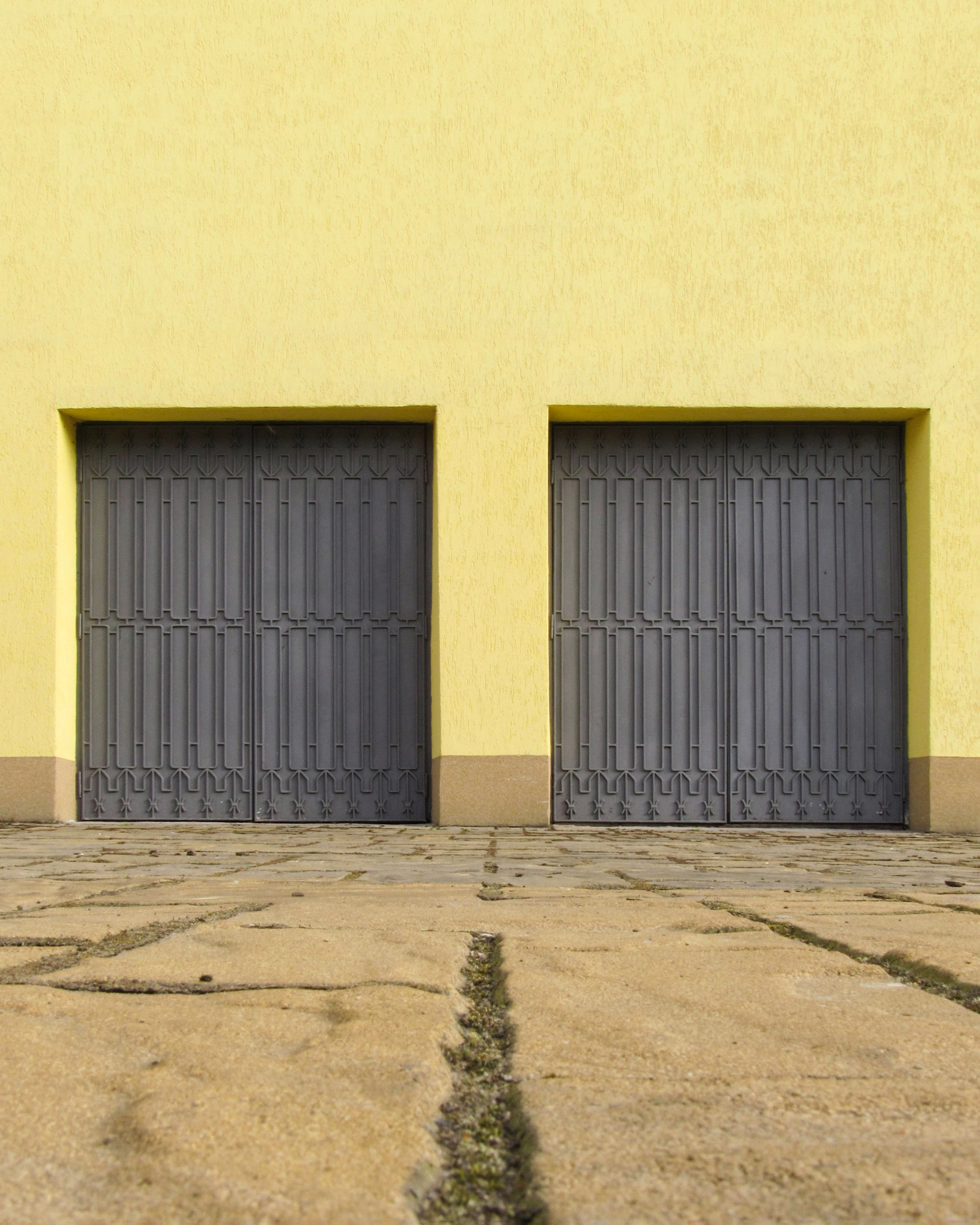 Residential garage door in Saginaw